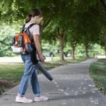 Kinder Laubbläser mit Seifenblasen